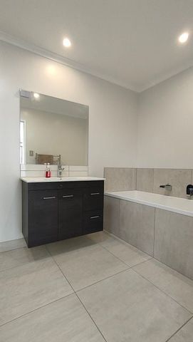 Stunning 3BR Karaka Retreat! - Photo 3