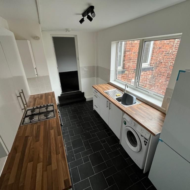 5 bedroom maisonette to rent - Photo 1