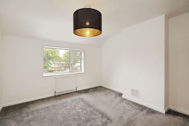 St Andrew's Crescent - Photo 1