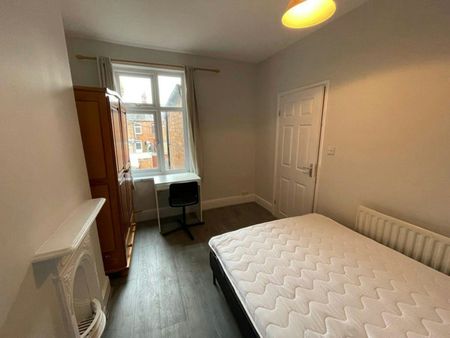 St Leonards Road, Clarendon Park, Leicester, LE2 - Photo 2
