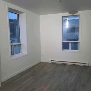 Immeuble - 103-105 King Est 3 Et Demi - Centre-ville De Sherbrooke - Photo 2