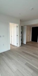 Newly Built 3 Bedroom, 2 Bathroom, Pet Friendly, Rooftop Lounge & More - Photo 3