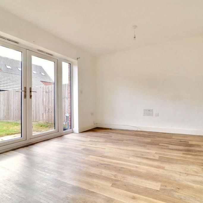 3 bedroom semi-detached house to rent - Photo 1