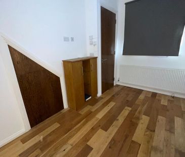 4 bedroom terraced house to rent - Photo 2