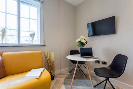 Gold 2 Bed Apartment - Photo 3