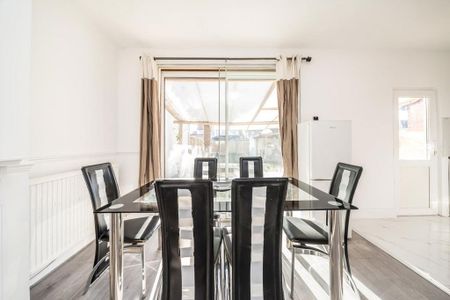 3 bedroom semi-detached house to rent - Photo 4