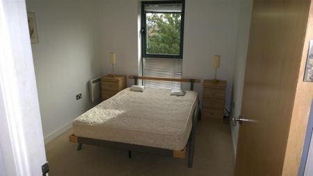 2 bedroom flat to rent - Photo 4