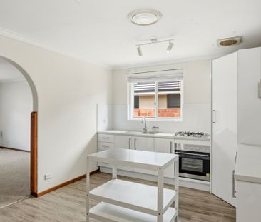 Charming Three Bedroom Home! - Photo 4