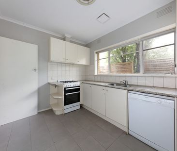 8 Windsor Ave, McKinnon VIC 3204 - House For Rent | Domain - Photo 6