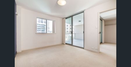 Cosmopolitan Apartment For Rent – FULLY FURNISHED - Photo 4