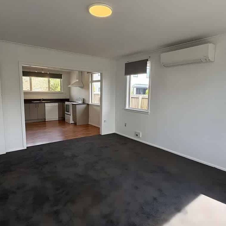 Cute, Spacious and Warm 2 Bed Unit! - Photo 1