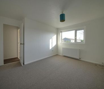 3 bedroom end of terrace house to rent - Photo 2