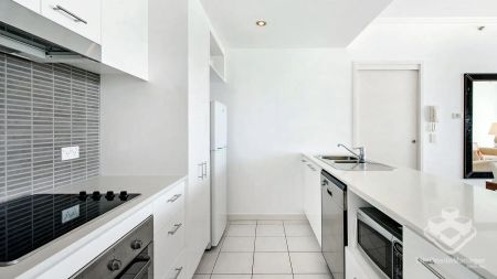 Spacious Broadbeach Apartment Resort Living in a Prime Location - Photo 3