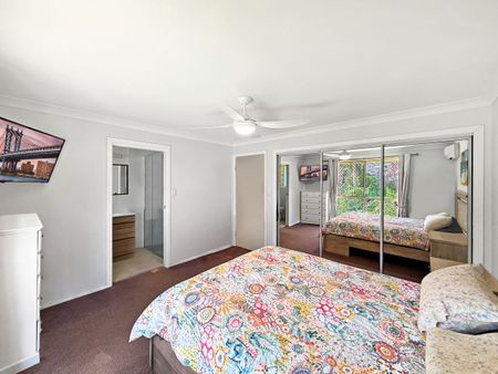 Beautifully Presented Three Bedroom Home in Prime Location - Photo 5