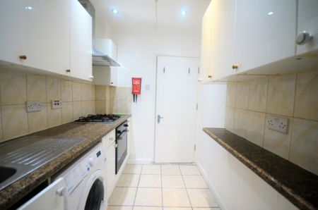 3 bedroom terraced house to rent - Photo 5