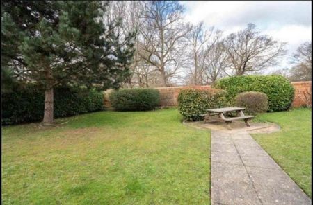 1 Bed Flat, Kingston Vale, SW15 - Photo 2