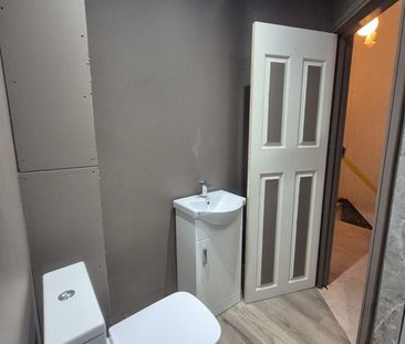 5 Bed Terraced House, Moorland Road, SW9 - Photo 2