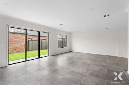 31 Bishopsgate Avenue, Tarneit VIC 3029 - Photo 2