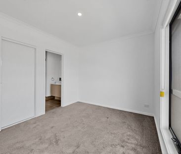 4 Bedroom Family Living in the Heart of Point Cook! - Photo 6