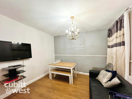 4 bedroom terraced house to rent - Photo 3