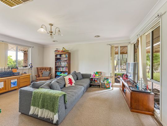 Spacious Four-Bedroom Federation Home in Prime West Albury Location - Photo 1