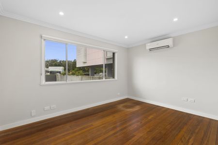 220 Ferry Road, SOUTHPORT - Photo 3