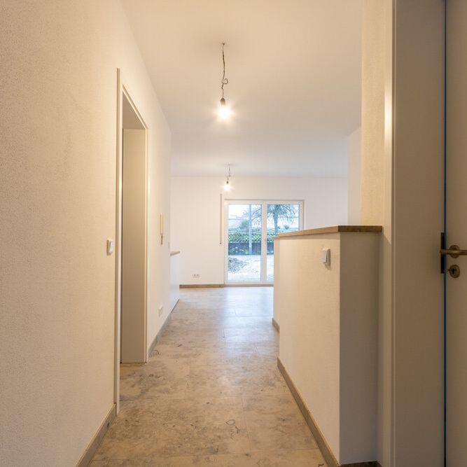 Neuwertige 5-Zimmer-Wohnung mit Garten in Egweil - Photo 1