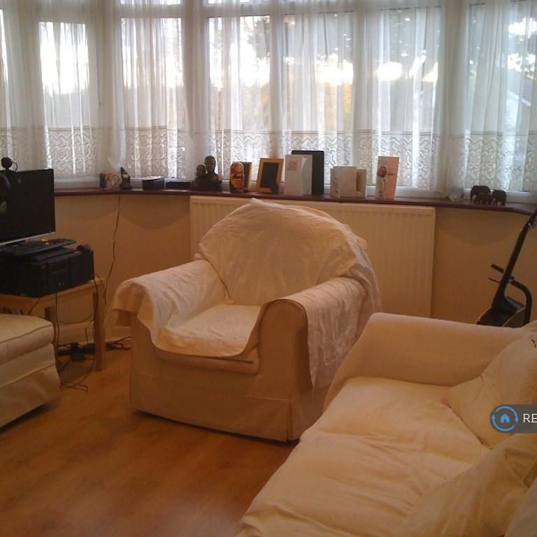 3 bedroom semi-detached house to rent - Photo 1