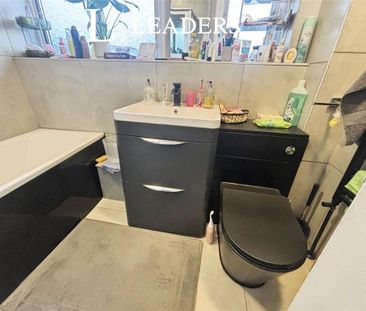 1 bedroom in a house share to rent - Photo 6