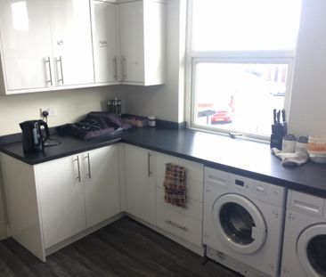 1 bedroom in a flat share to rent - Photo 5