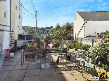 2 bed Flat in 15 Highfield Rd , Ilfracombe, EX34 9LZ - Photo 5