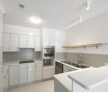Courtyard Apartment in Prime Kangaroo Point Location - Photo 4