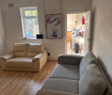 Room in a Shared House, Netherland, S10 - Photo 1