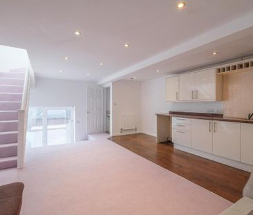 4 bedroom semi-detached house to rent - Photo 3