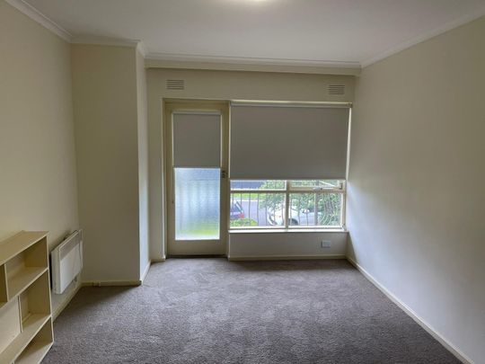 RECENTLY RENOVATED TWO BEDROOM APARTMENT! - Photo 1