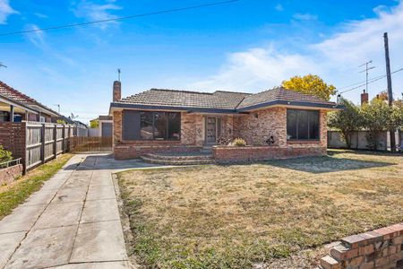 Charming Home in Ballarat North - Photo 5