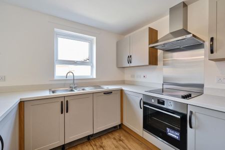 4 bedroom detached house to rent - Photo 2