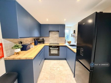 1 bedroom in a house share to rent - Photo 4