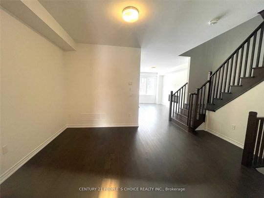 Townhouse For Lease | N8120868 - Photo 1