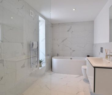 The Mount, Hale Barns, Altrincham, WA15 - Photo 3