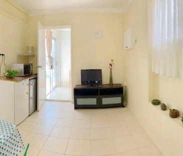 Spacious Self-Contained 2-Bedroom Unit (Downstairs) - Photo 1