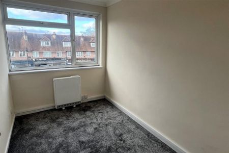 3 bedroom apartment to rent - Photo 4