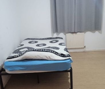Room in a Shared Flat, Horatio Place, E14 - Photo 1