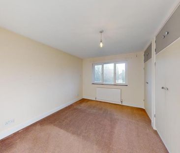 4 bedroom detached house to rent - Photo 2