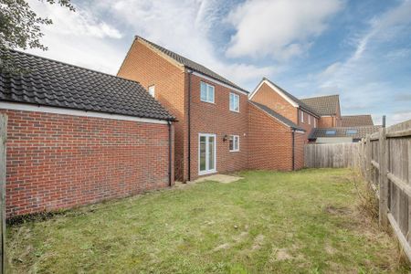 3 bedroom detached house to rent - Photo 2