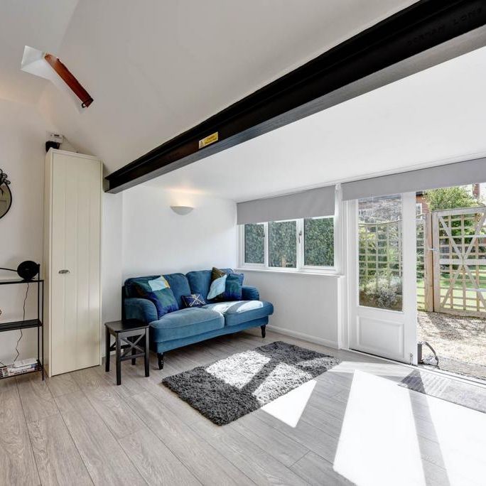 Studio to rent - Photo 1