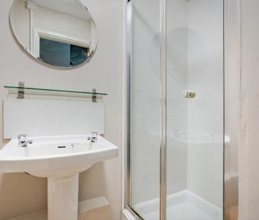 4 bedroom flat to rent - Photo 3