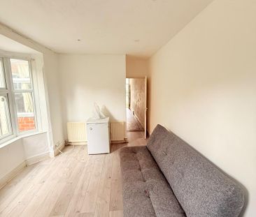 4 bedroom terraced house to rent - Photo 1