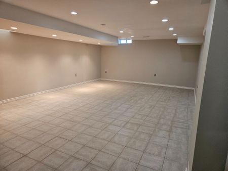 For Lease - 926 Ledbury Crescent, Mississauga, Ontario - Photo 2