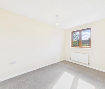 3 bedroom mews to rent - Photo 5